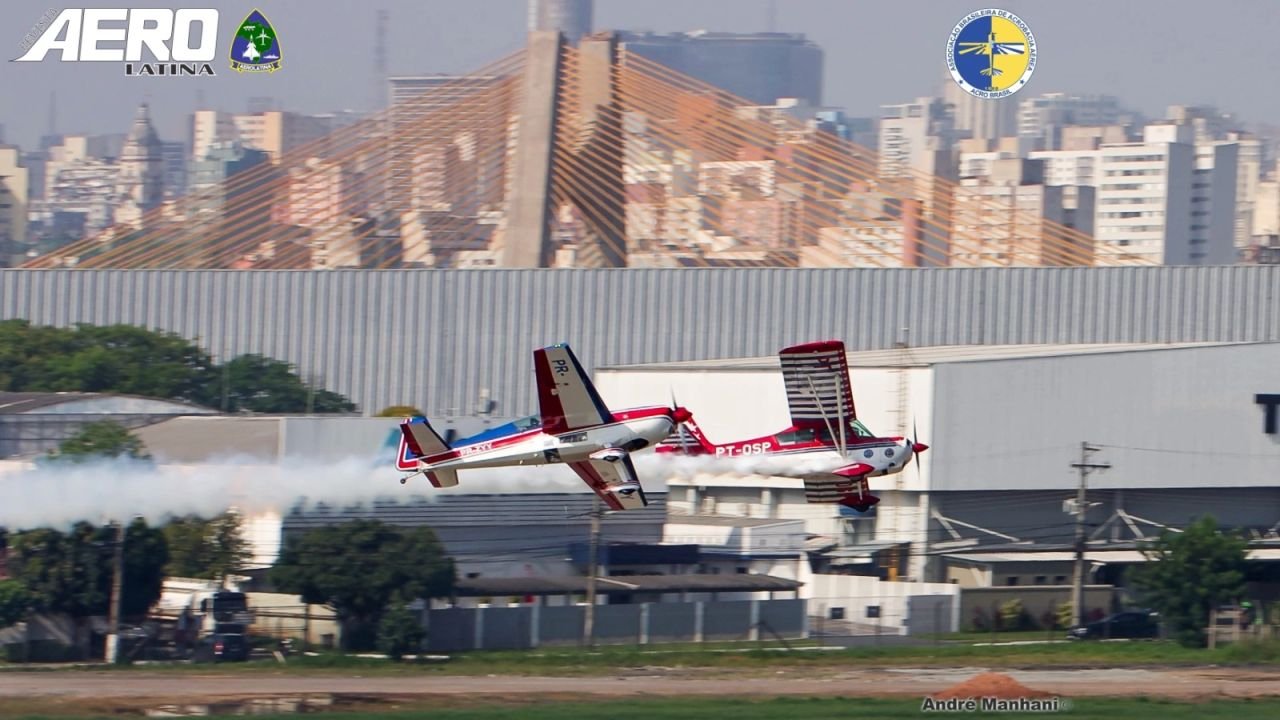 ACRO Brasil - PR-ZYY e PT-OSP em Demonstração com Fumaça - Foto 3